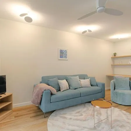 Raffine, Veranda Et Parking, 3 Apartment