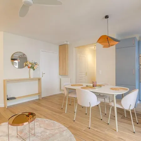 Raffine, Veranda Et Parking, 3 Apartment
